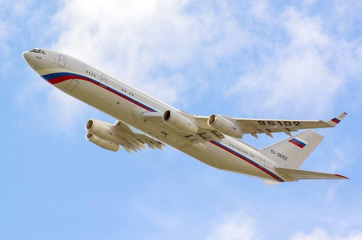 Самолет ил-96-400впу
