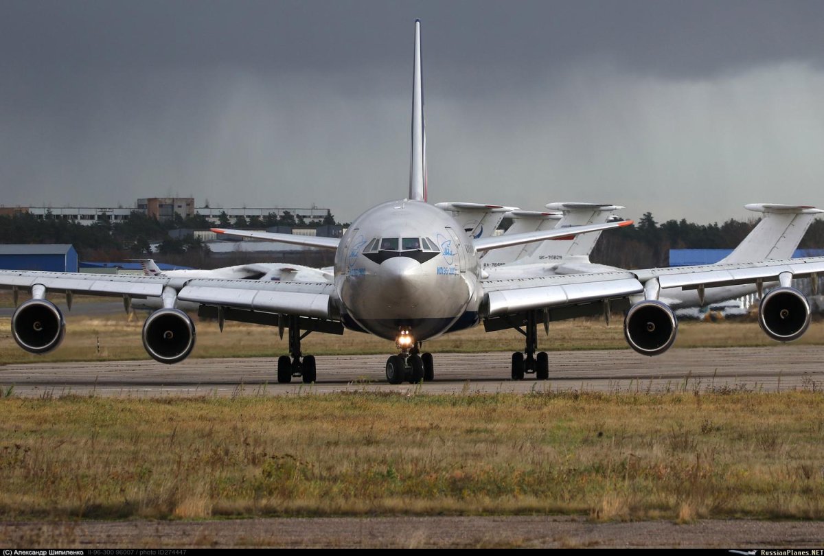 Самолет ил 96