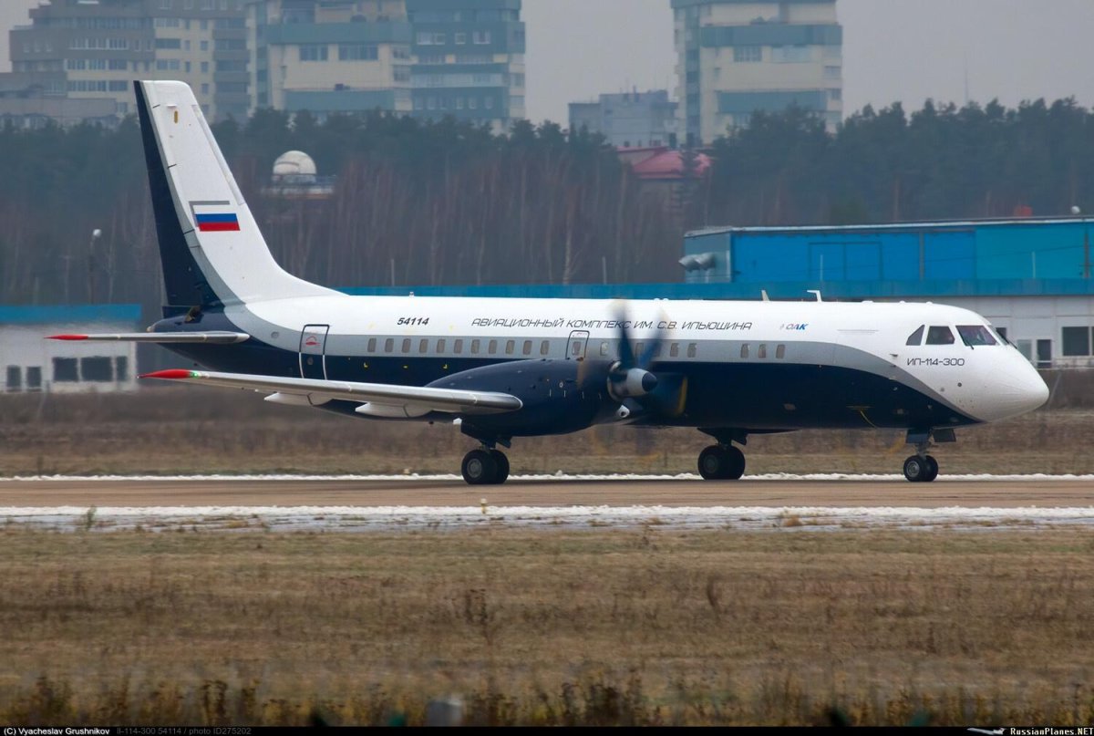 Ил-114 пассажирский самолёт
