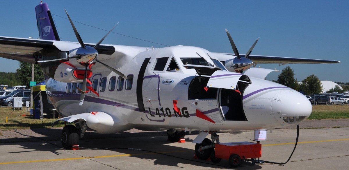 Двухмоторный самолет л-410