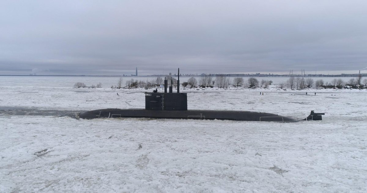 Дизель электрическая подводная лодка Кронштадт проект 677 Лада