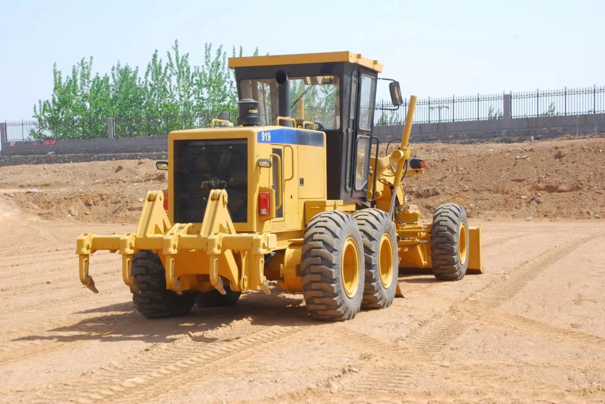 Автогрейдер sem 919