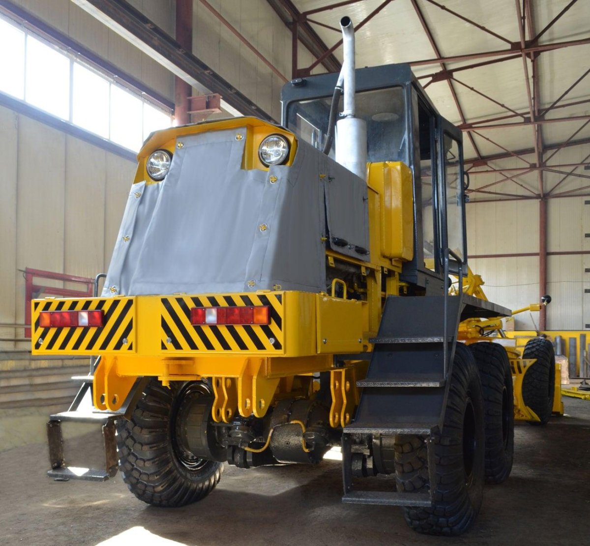 СМД 25 автогрейдер