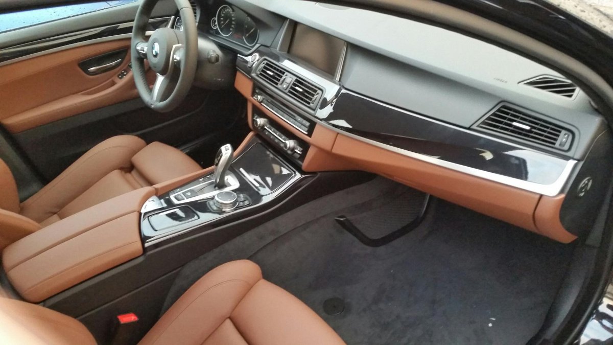 BMW 5 f10 коричневый салон
