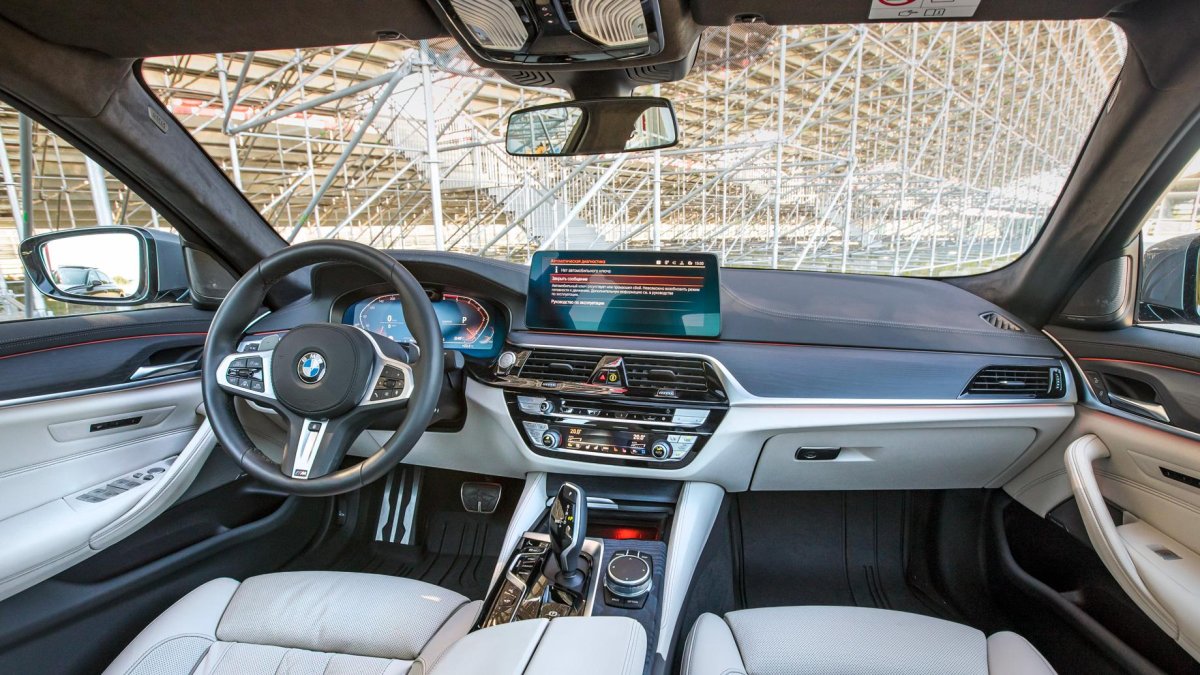 БМВ 530 2020 салон