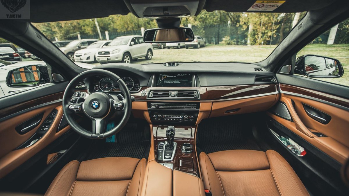 БМВ ф10 салон
