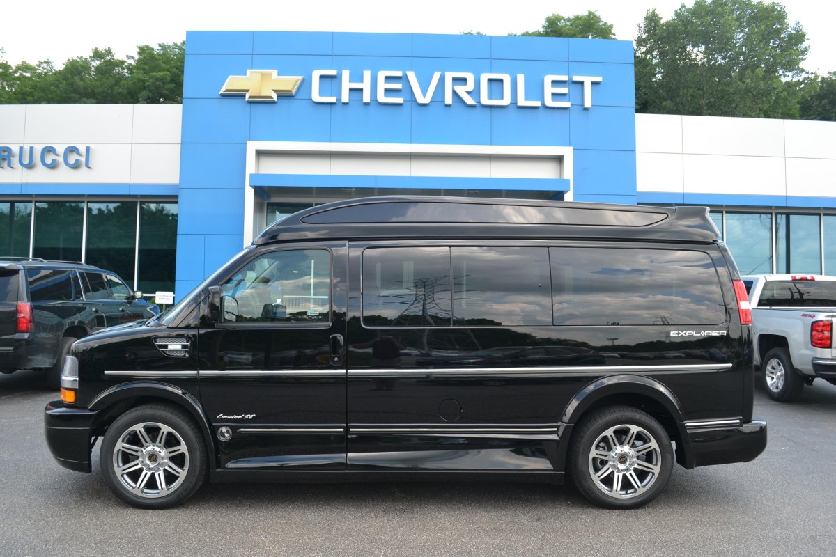 Chevrolet Express van 2500