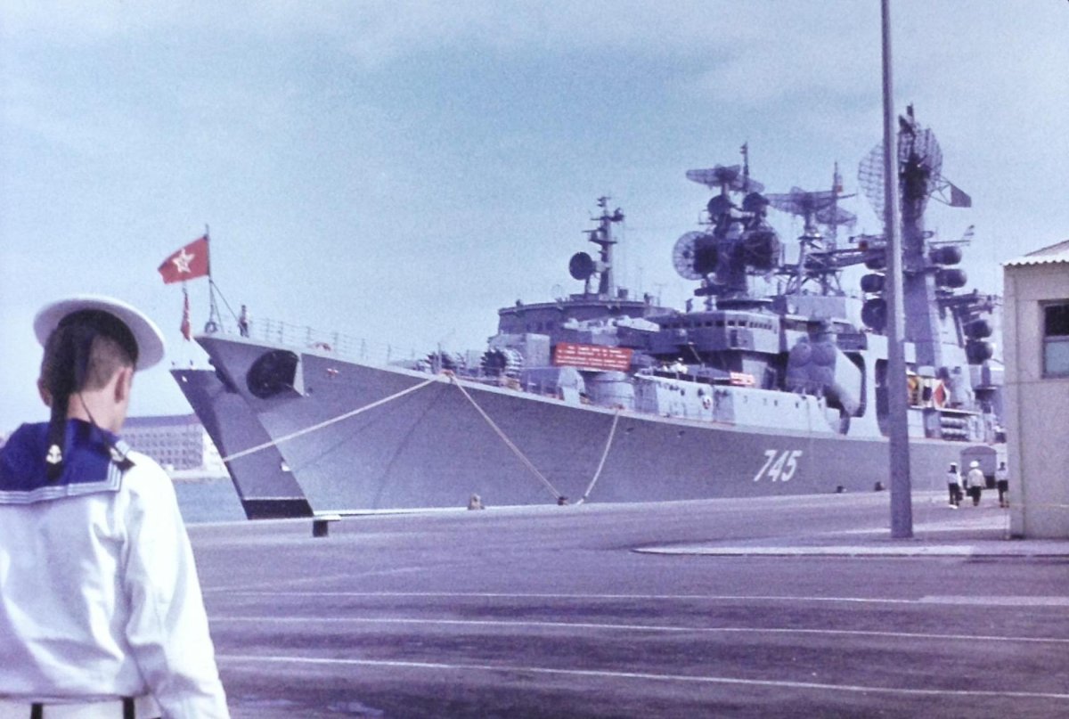 Корабль Гангут в Кронштадте