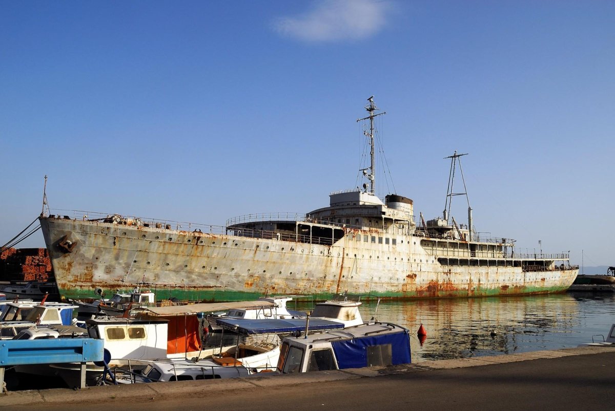 Яхта Тито Галеб