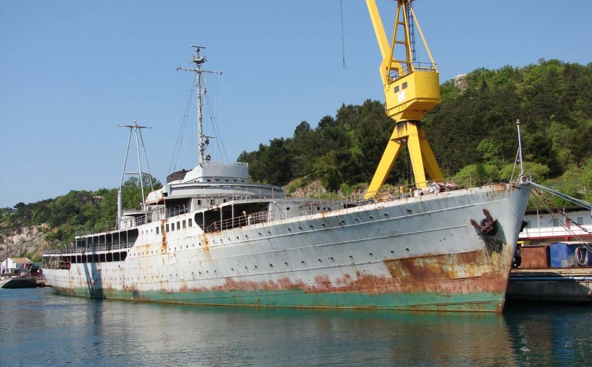 Яхта Тито Галеб