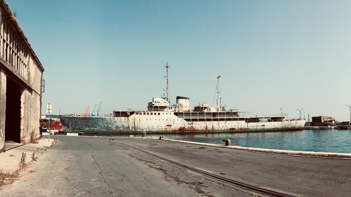 Галеб город