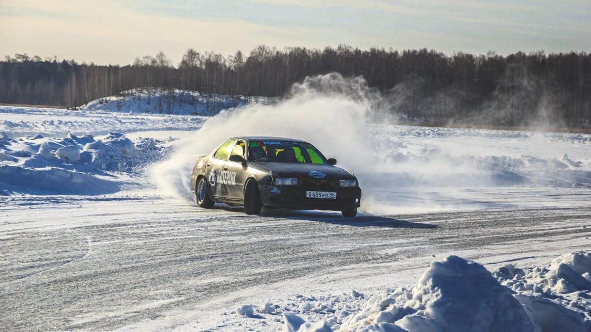 Зимний дрифт Toyota Cresta