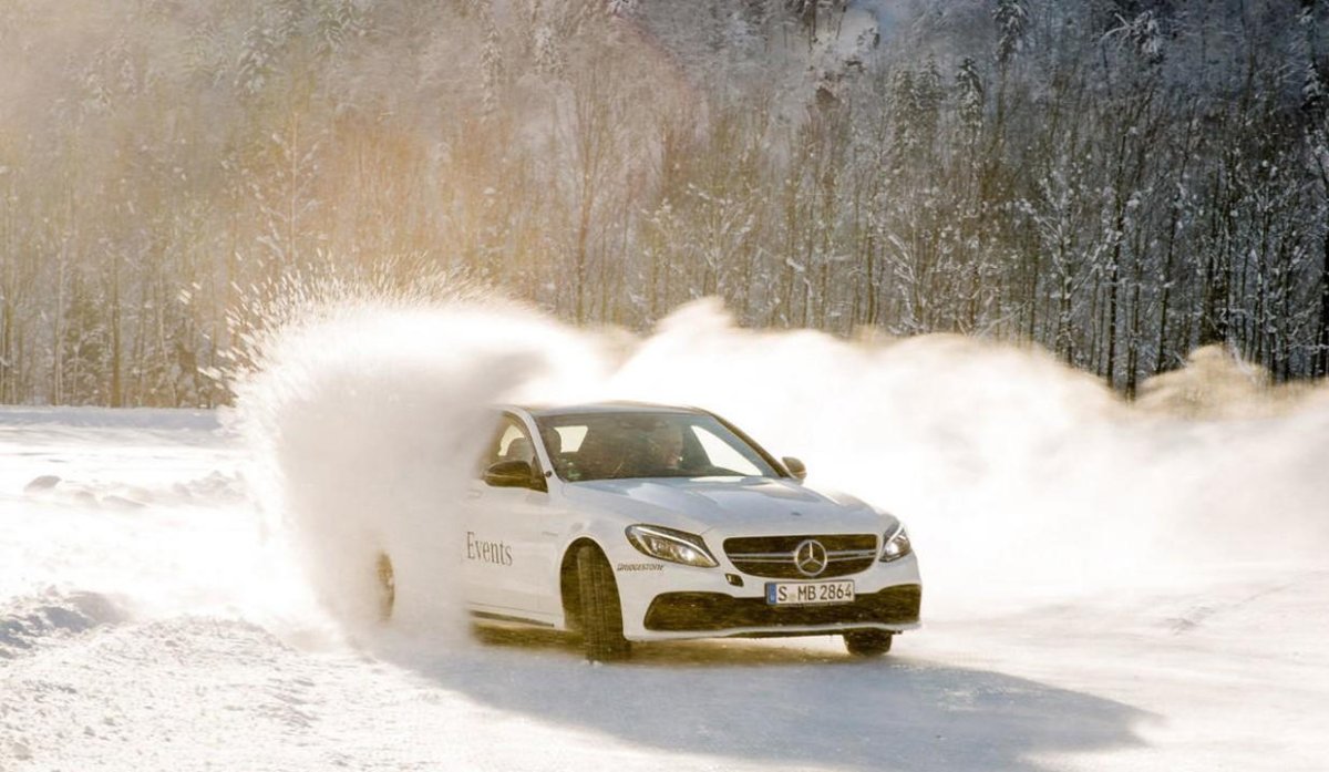 Машина зимой