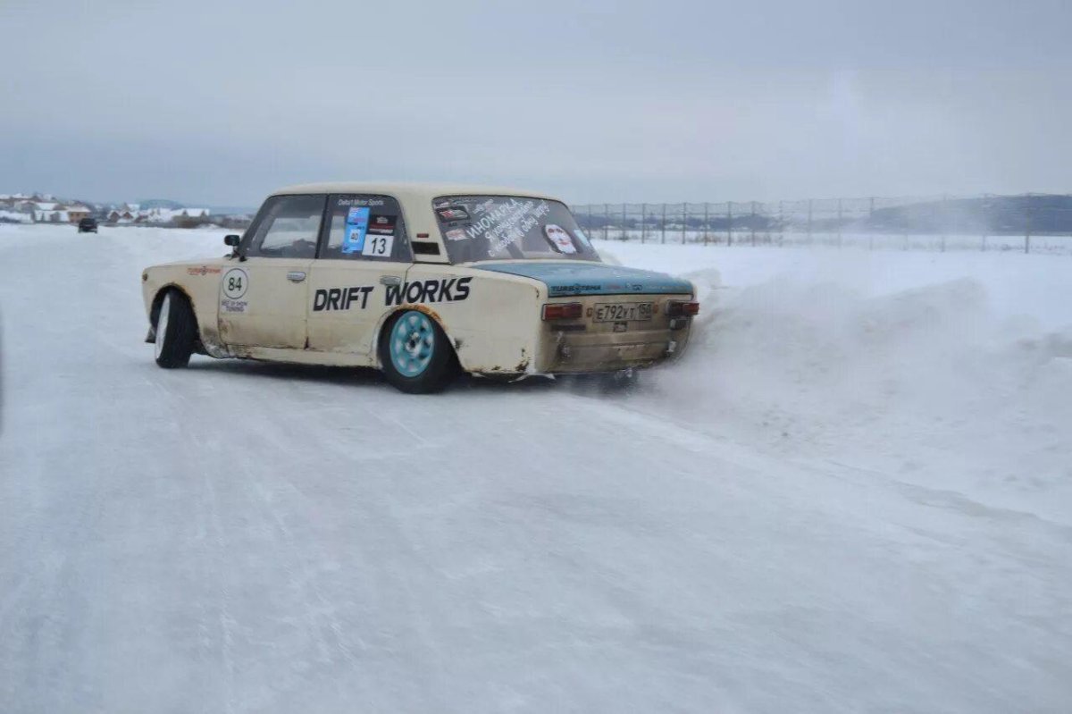 Жигули 2107 зимний дрифт