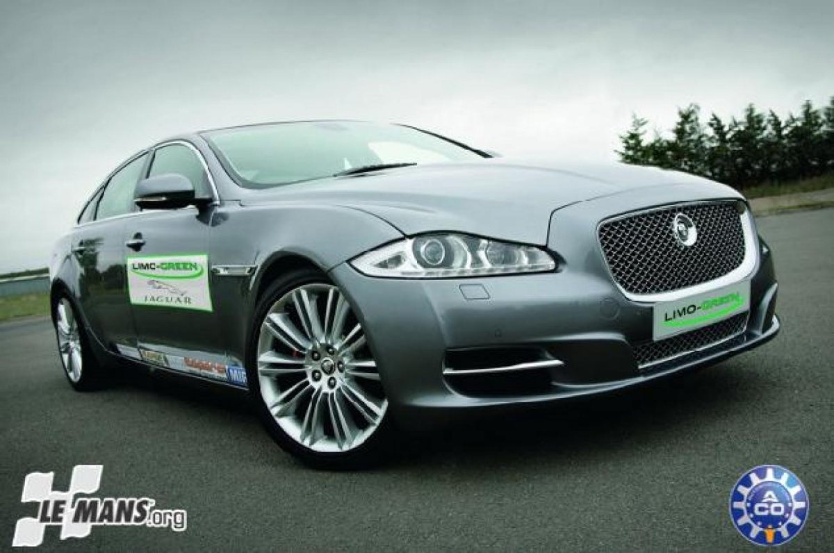 Ягуар XJ 2010 зеленый