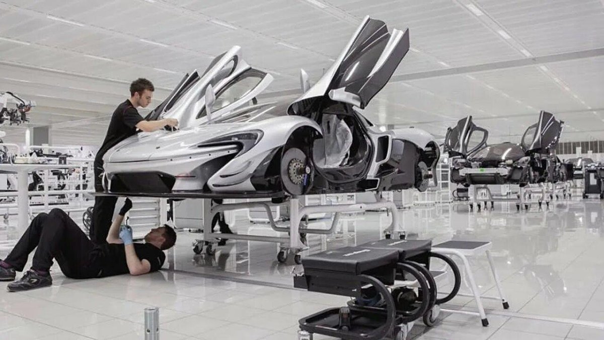 Производственный центр MCLAREN В Уокинге
