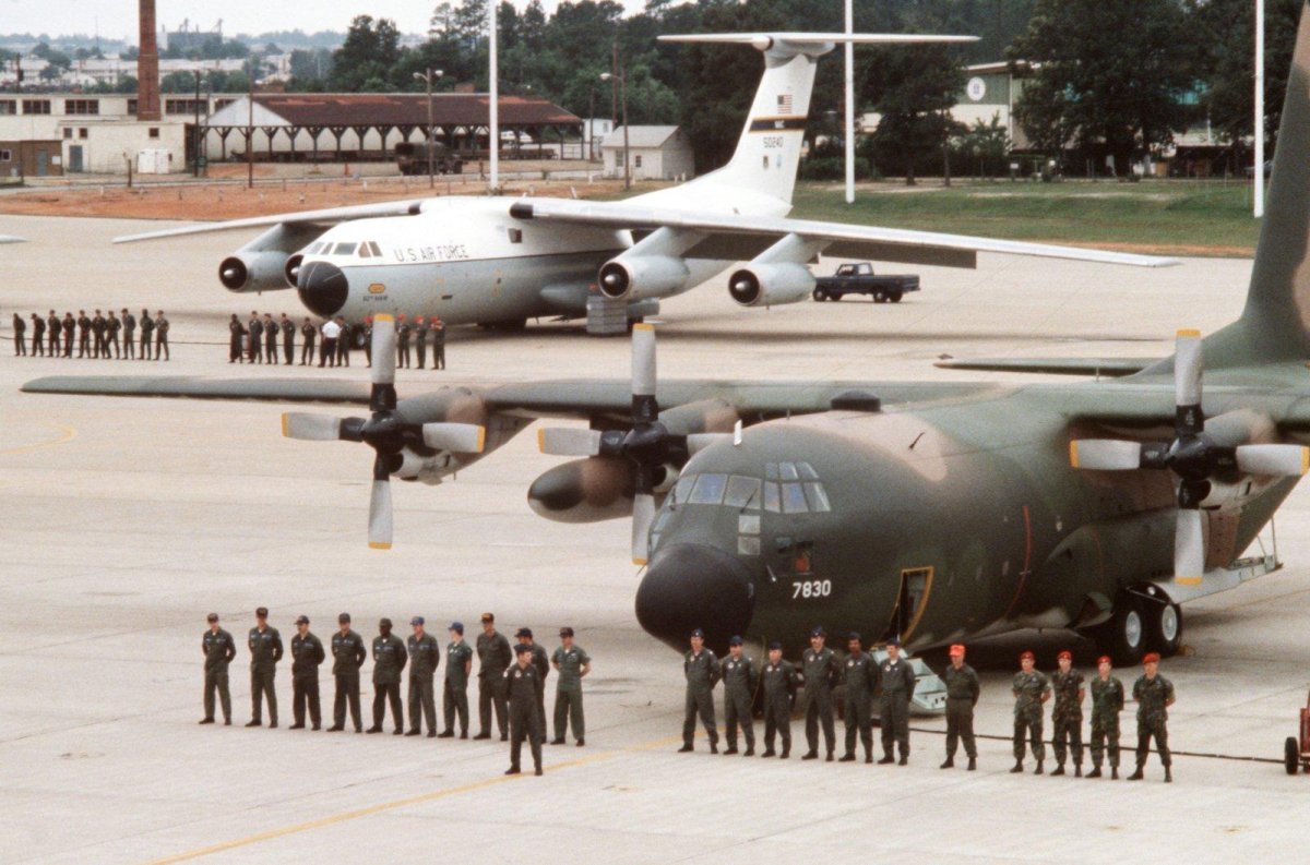 Lockheed c-141 Starlifter и ил-76