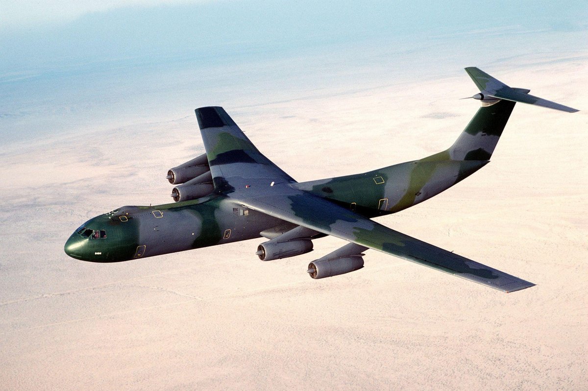 Самолет c-141b Starlifter