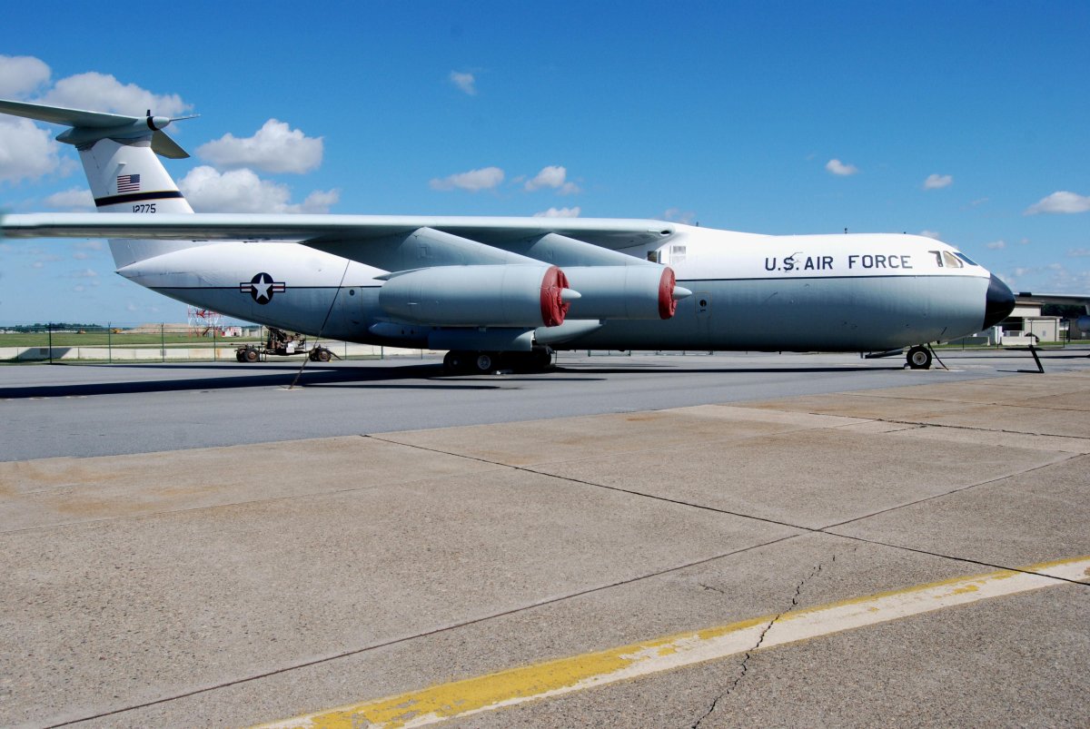 Самолет c-141b Starlifter