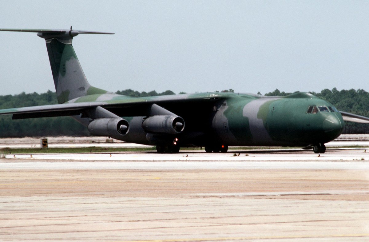 Lockheed c-141 Starlifter и ил-76