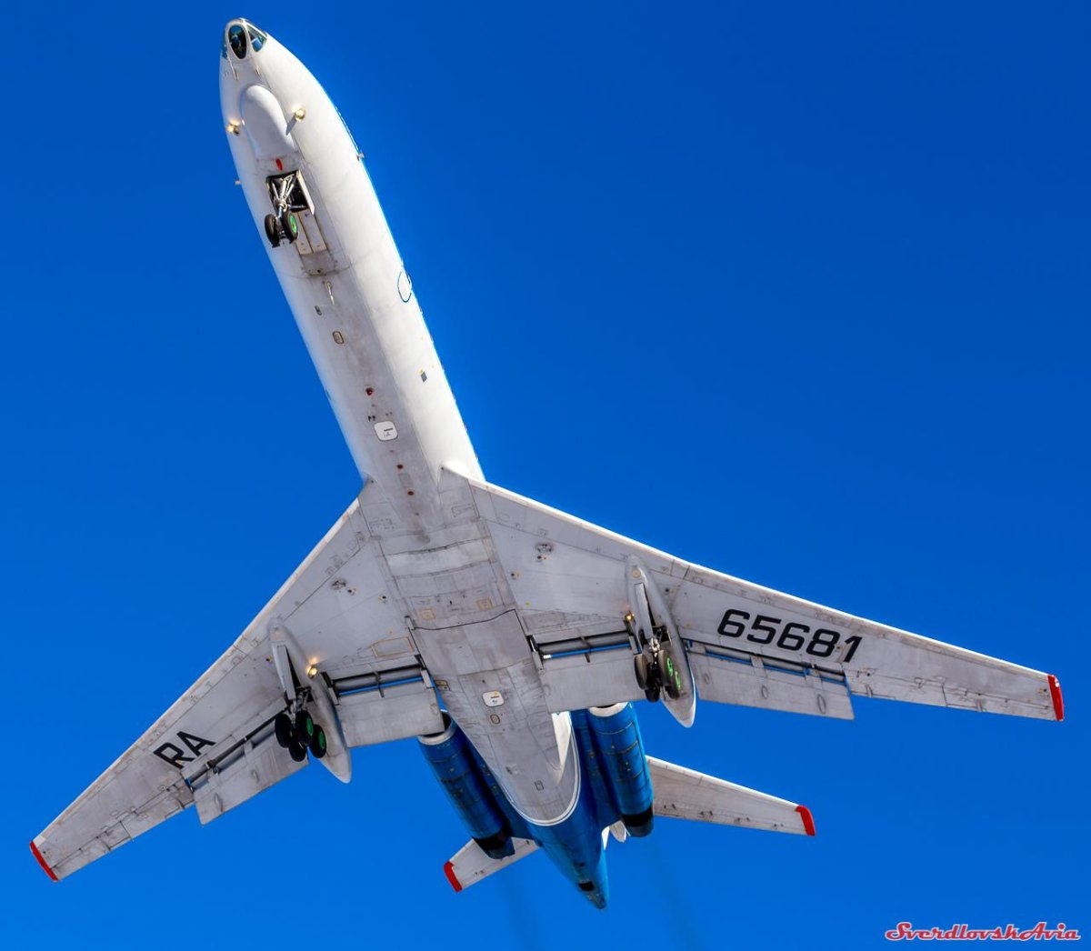 Самолет ту-134 УБЛ