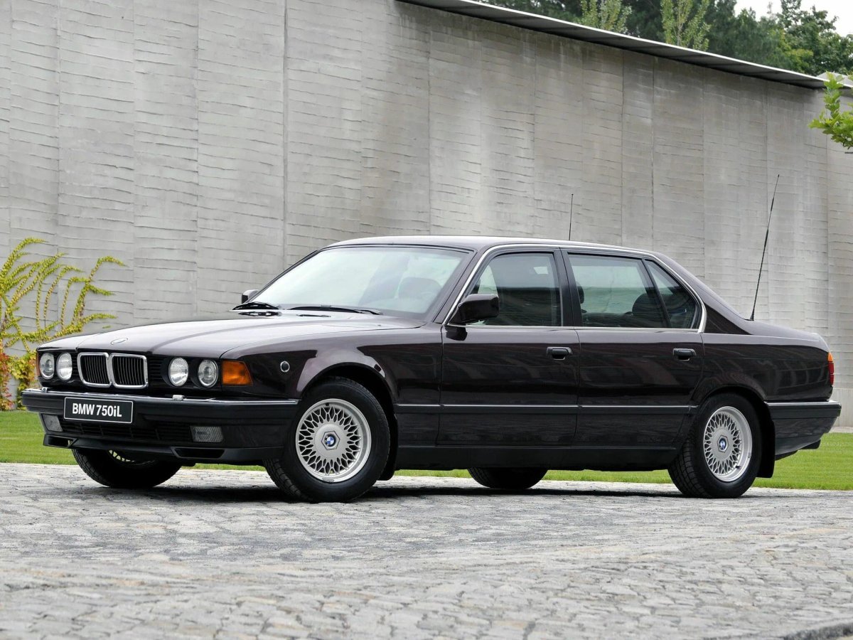 BMW 7 e32