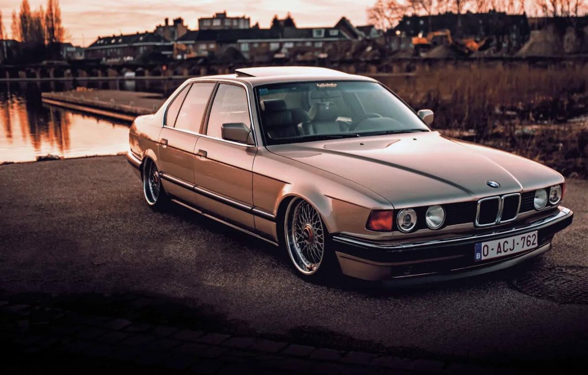 BMW e32 730i