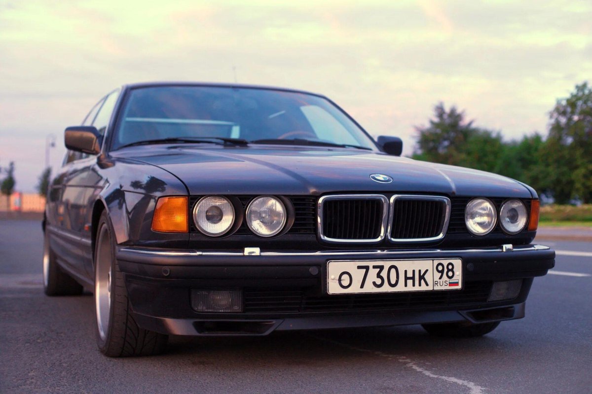 BMW e32 750i
