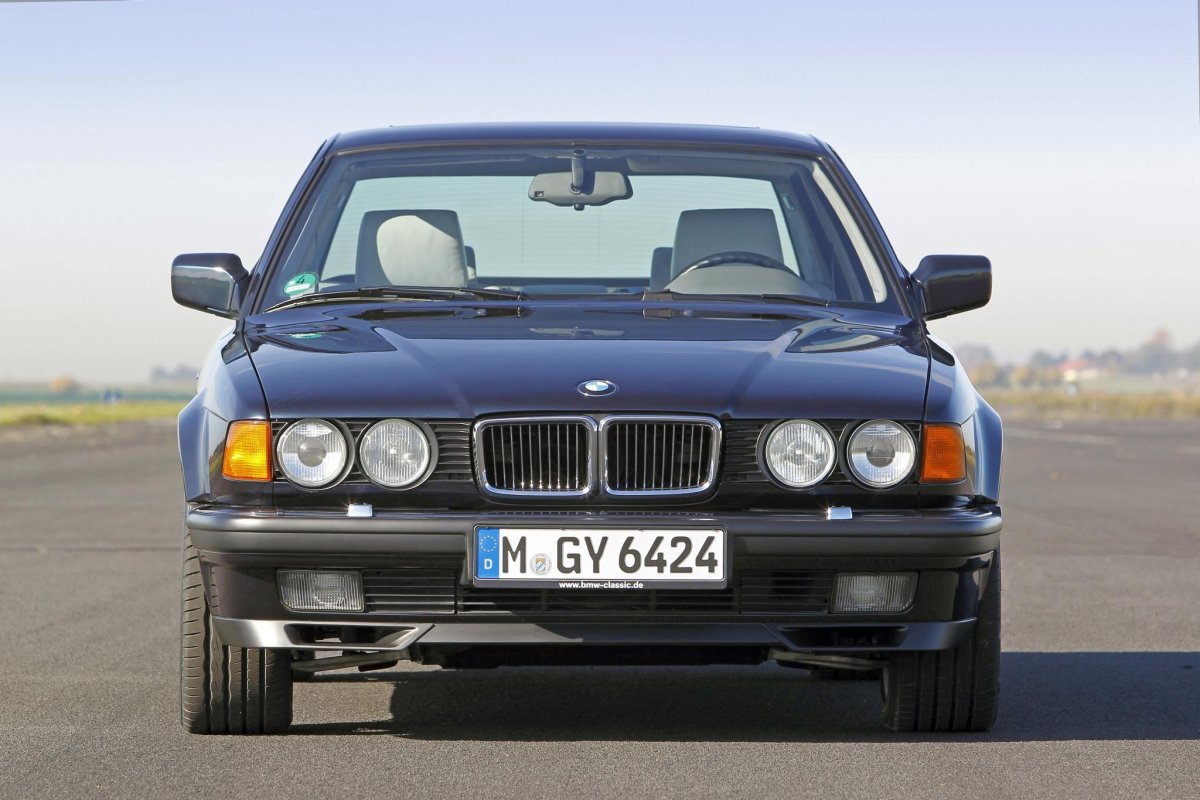 BMW 5 e32