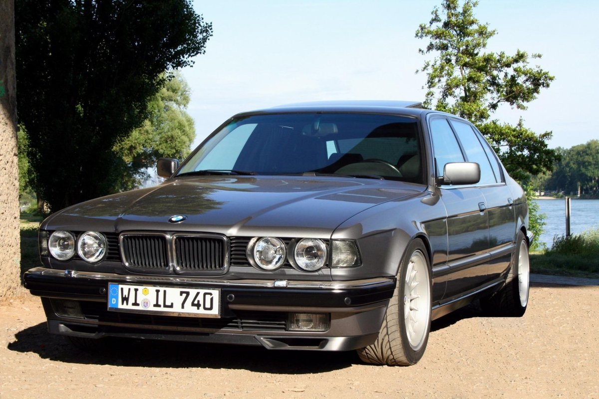 БМВ е32