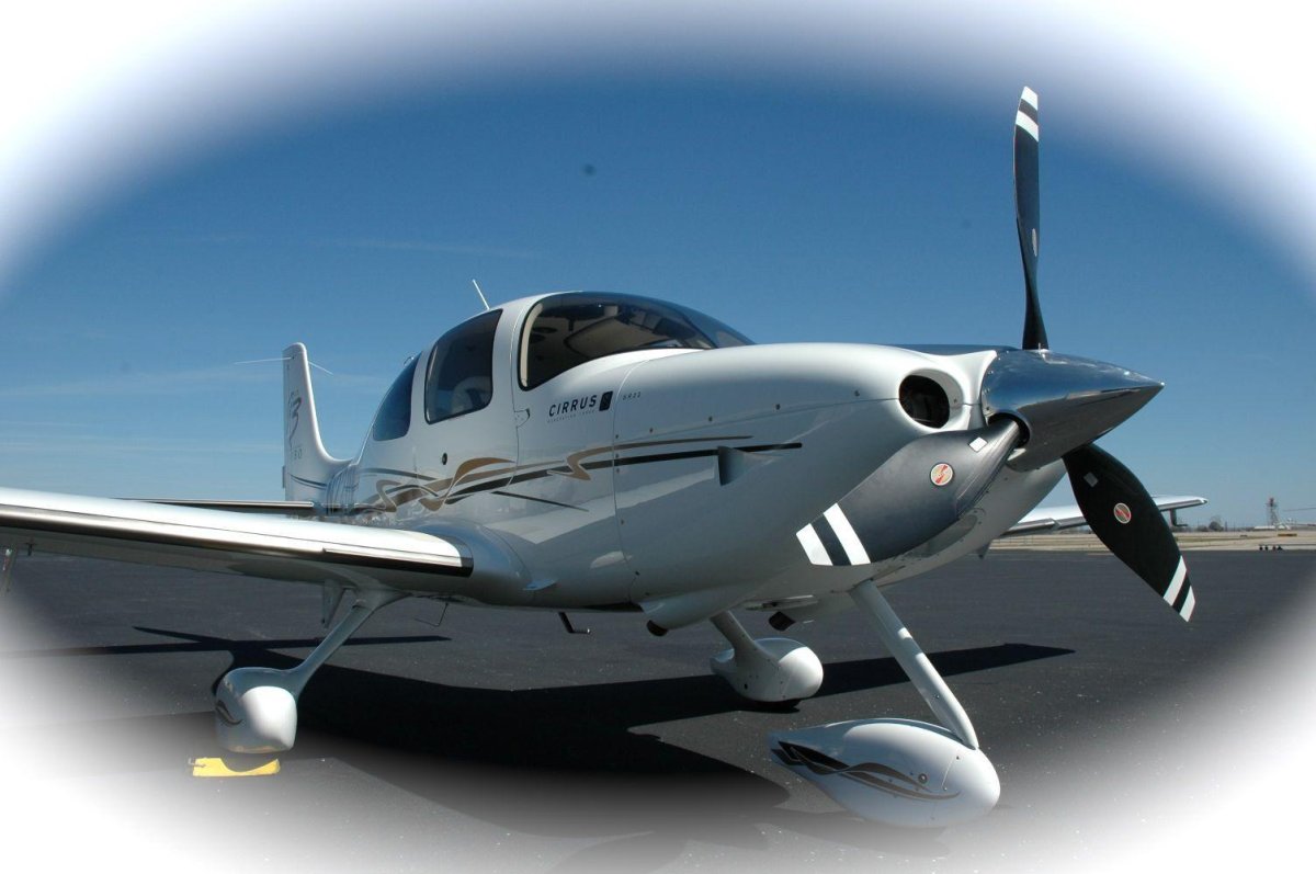 Самолет Cirrus sr22