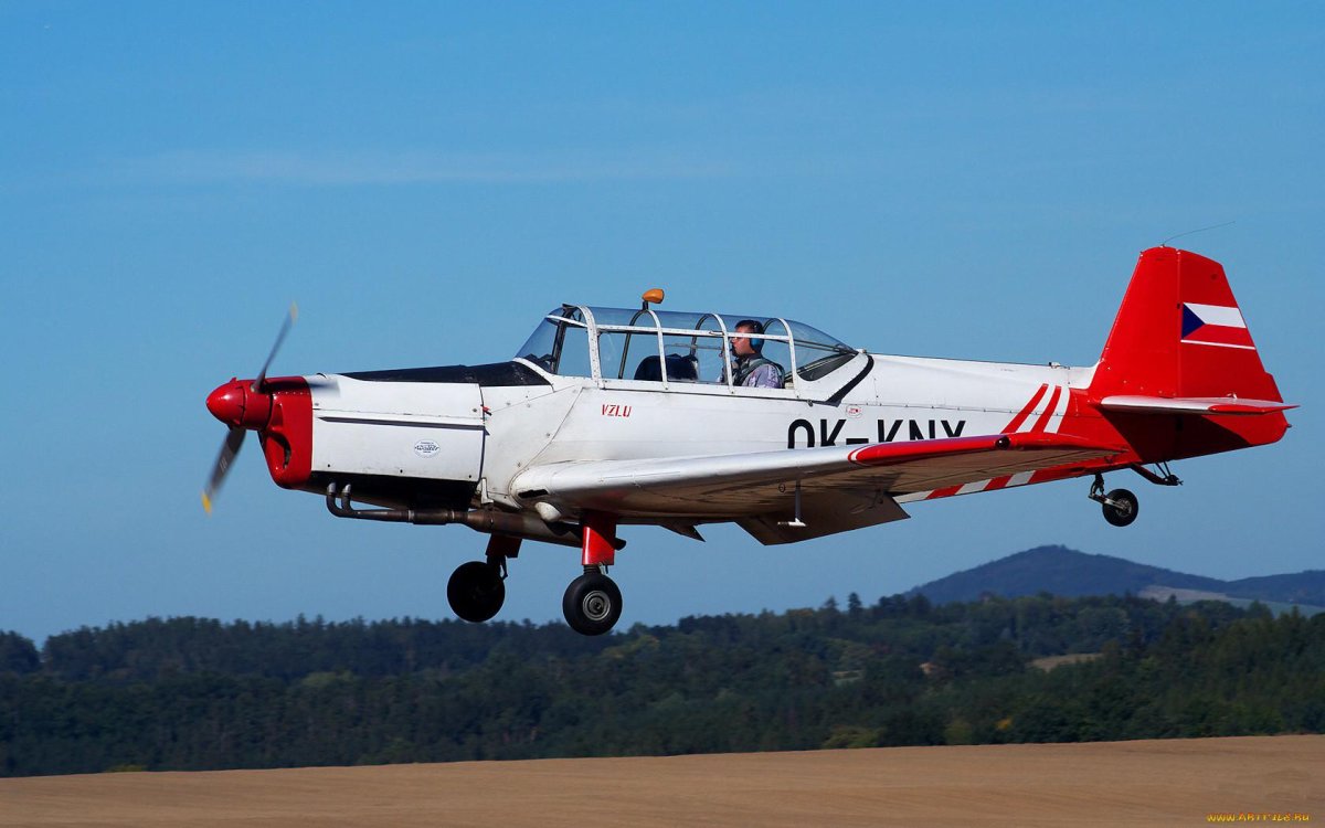 Швейцарский одномоторный самолет