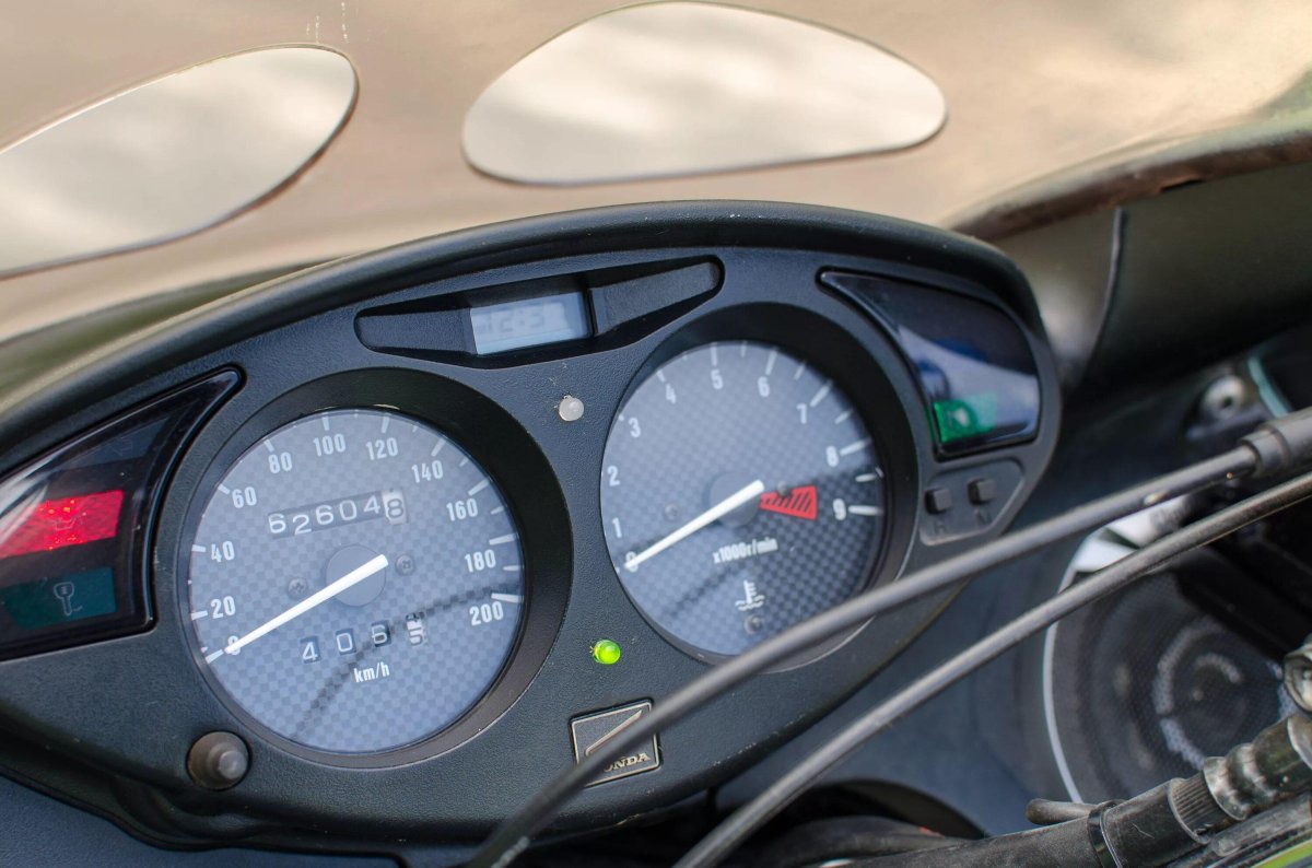 Honda Deauville 650 приборная панель