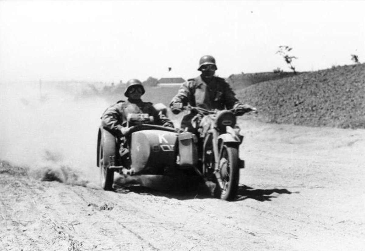 Немецкие мотоциклисты 1941