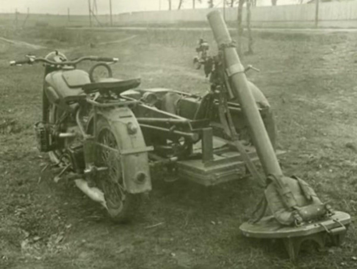 Мотоцикл м-72 с 82 мм минометом