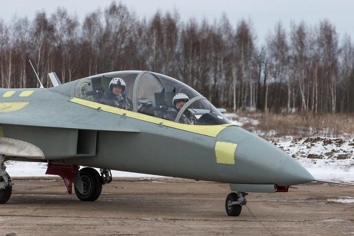 Ср-10 учебно-тренировочный реактивный самолет