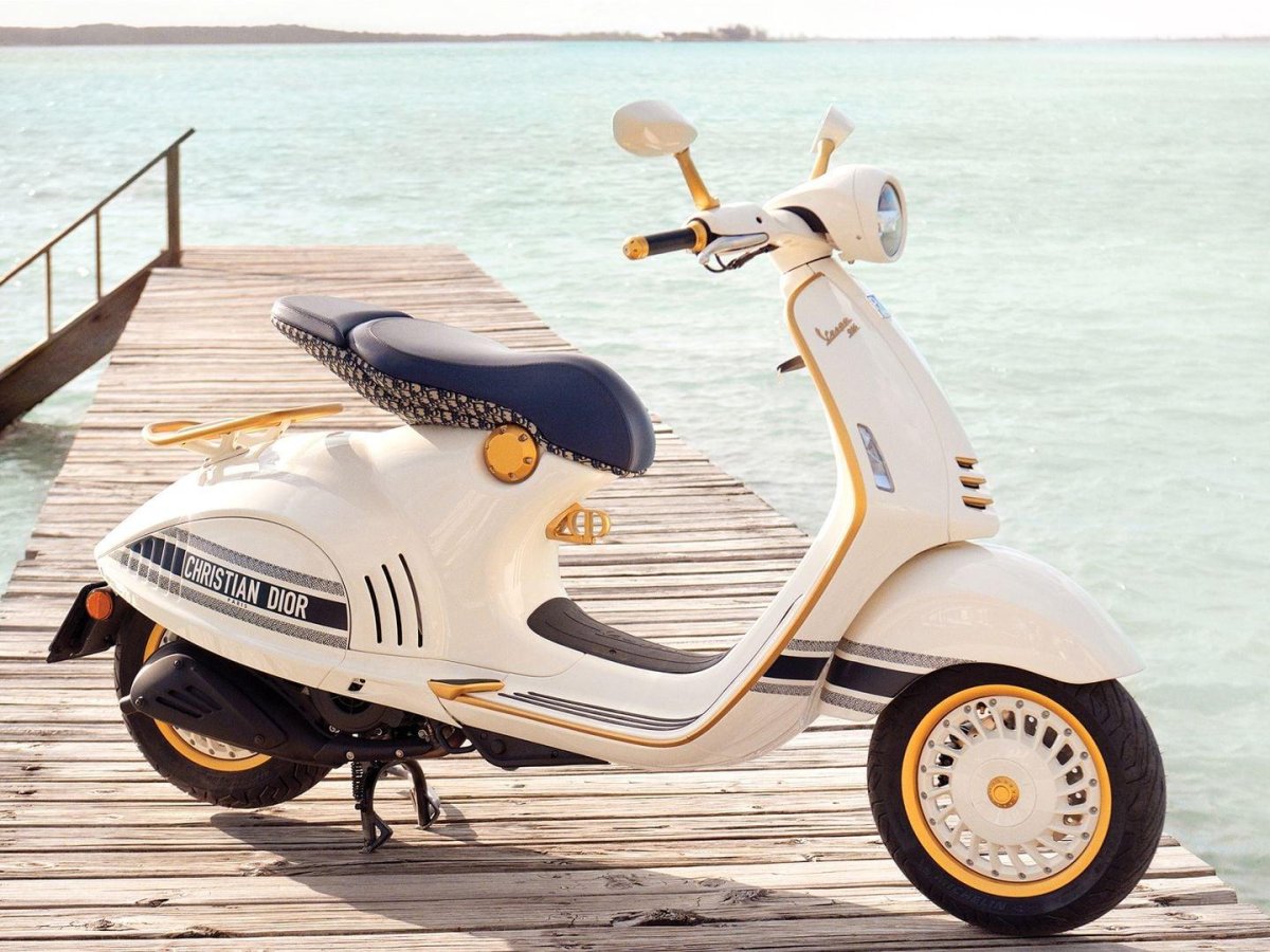 Vespa 946 Christian Dior