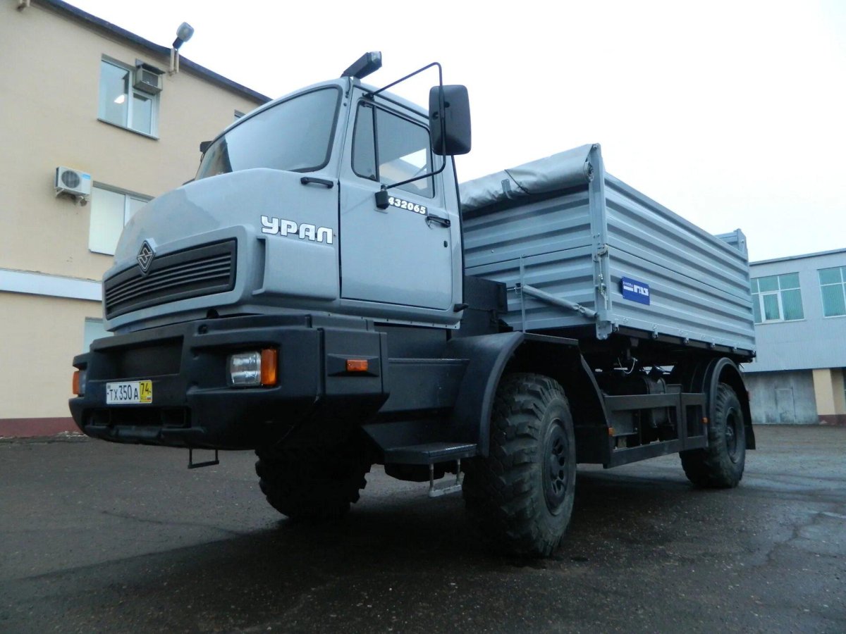 Самосвал Урал-432065