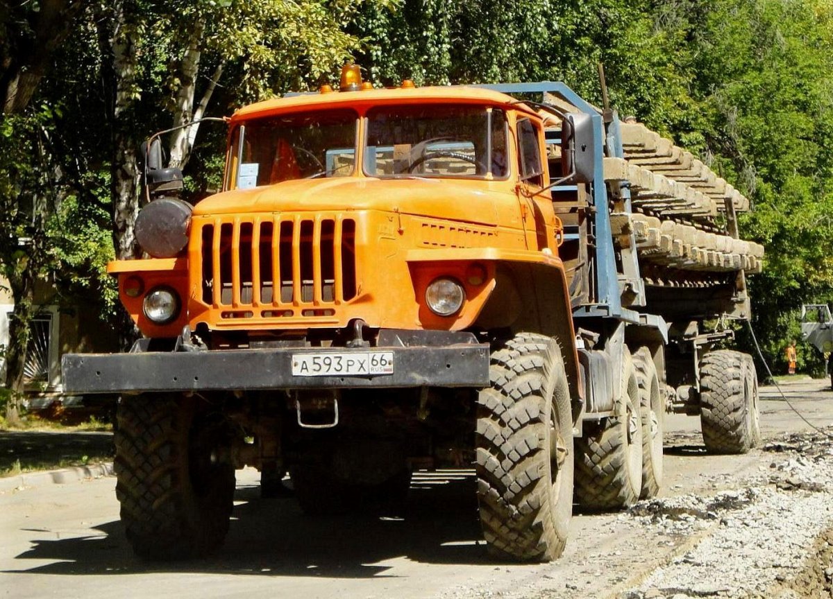 Урал 43204 лесовоз