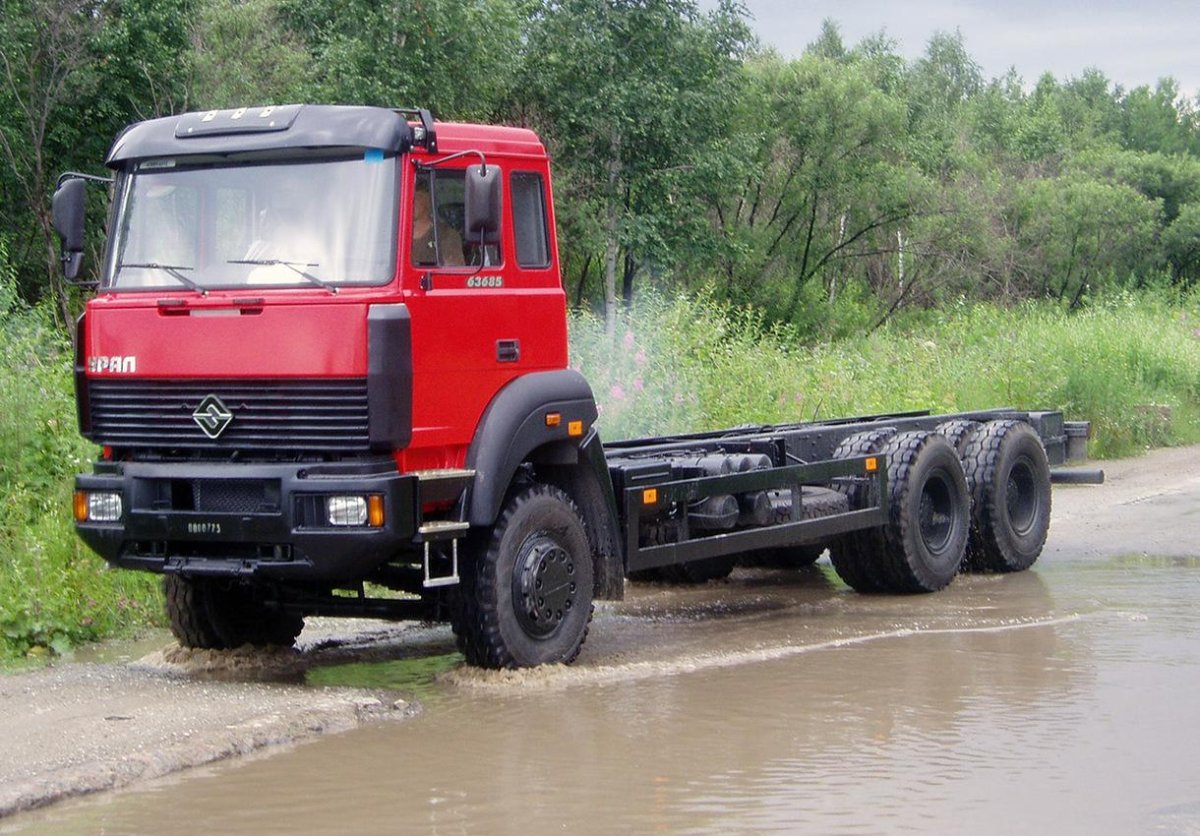 Урал 63685 тягач