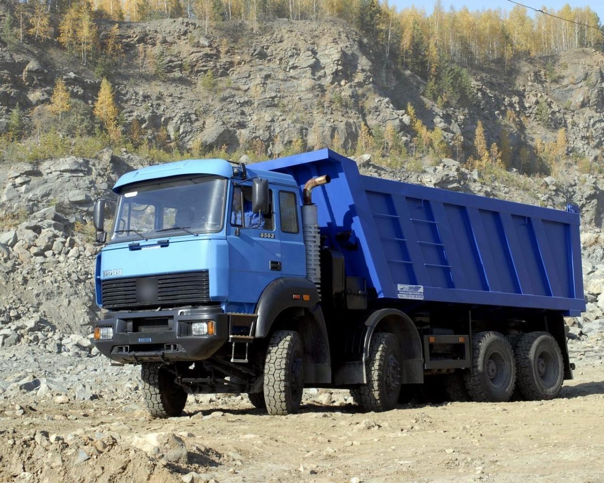 Урал самосвал бескапотник