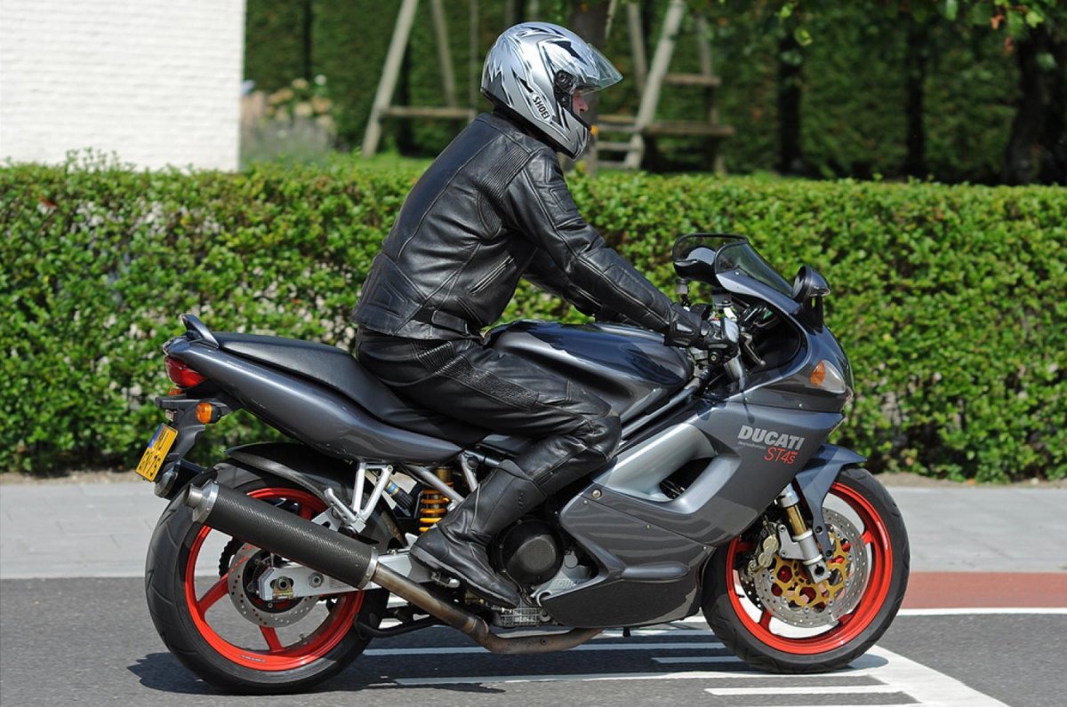 Ducati st4