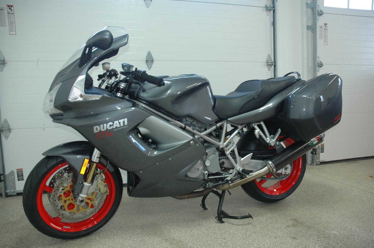 Ducati st4s 2003