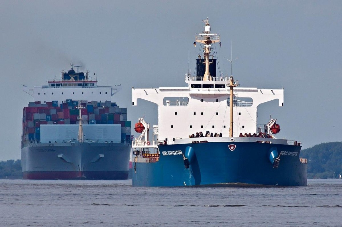 Штурман Скуратов танкер