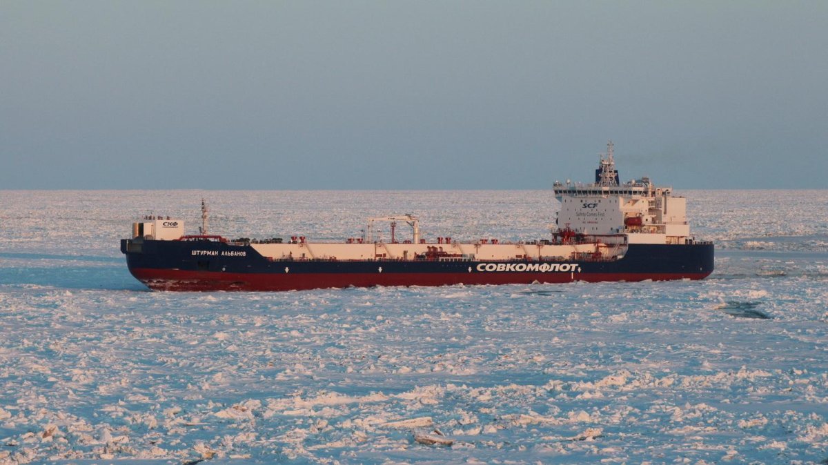 Штурман Альбанов судно