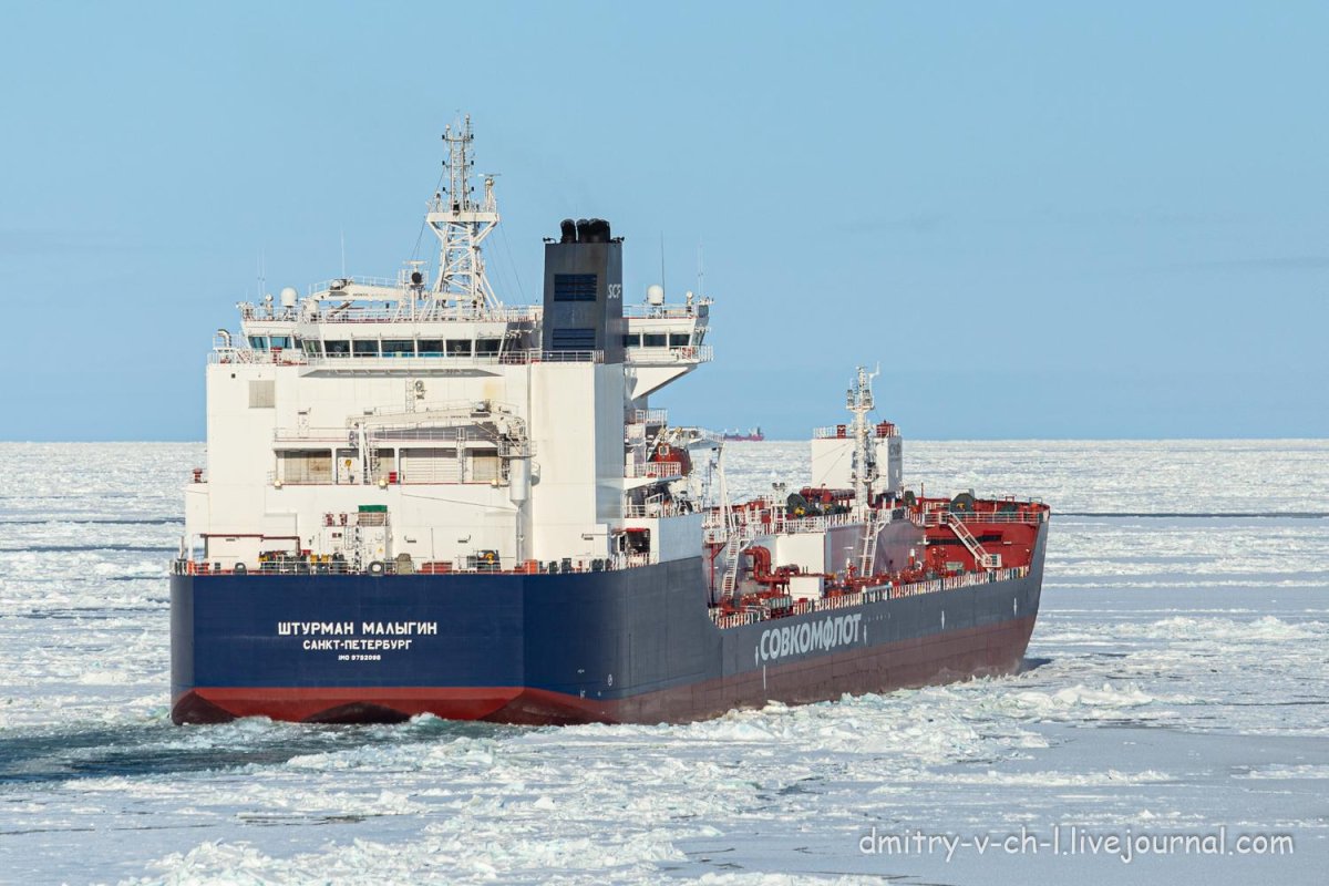 Штурман Альбанов танкер