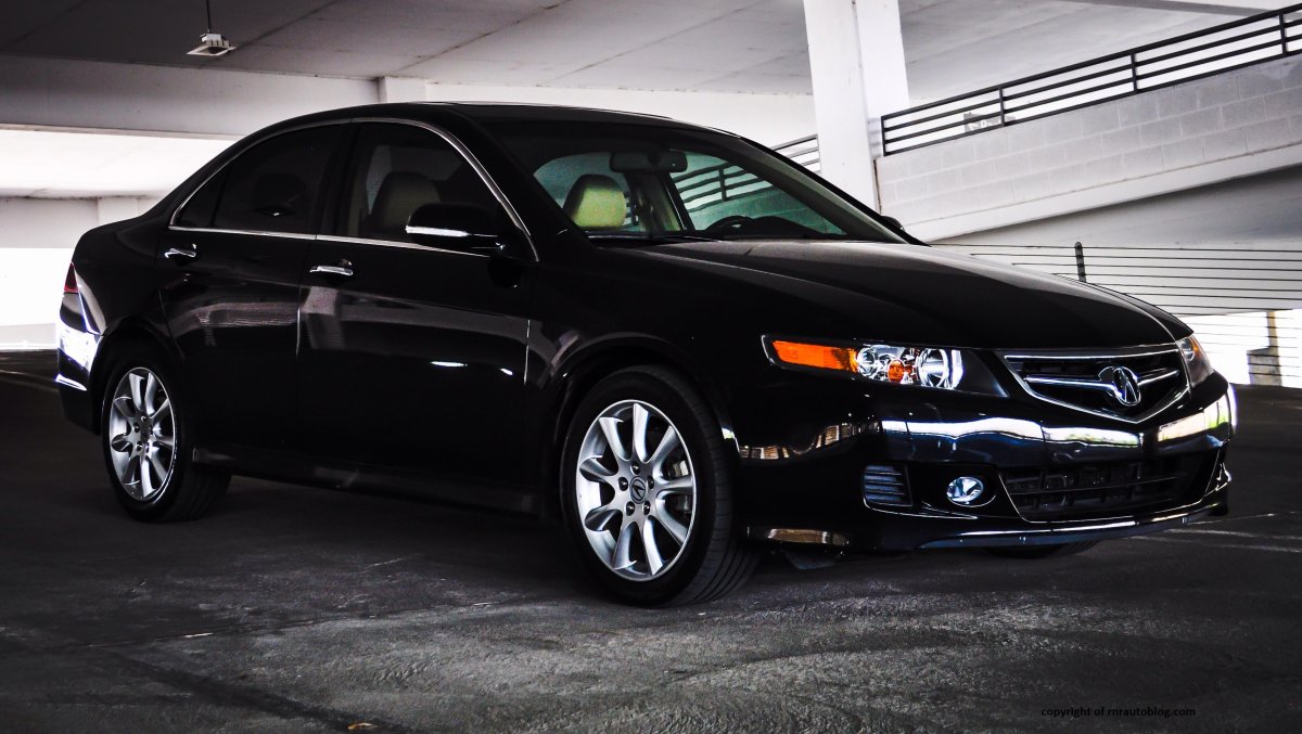 Акура спортивный седан черный