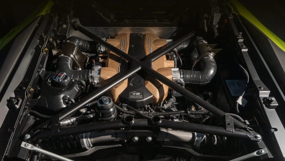 Мотор Ламборгини авентадор