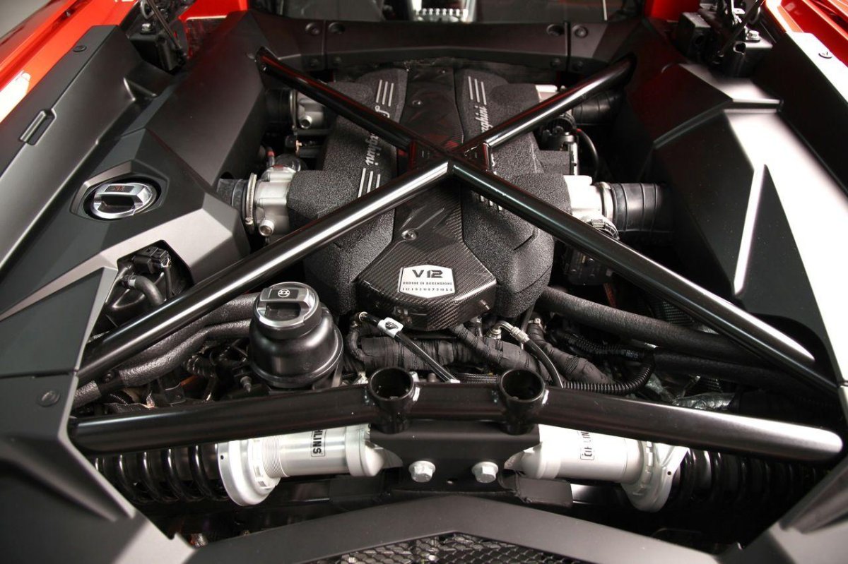 Двигатель Ламборджини авентадор