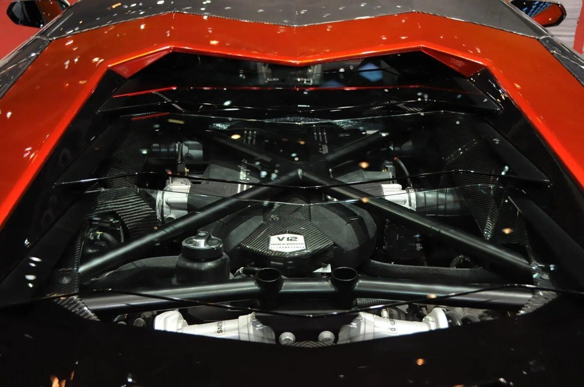 Мотор Ламборгини авентадор